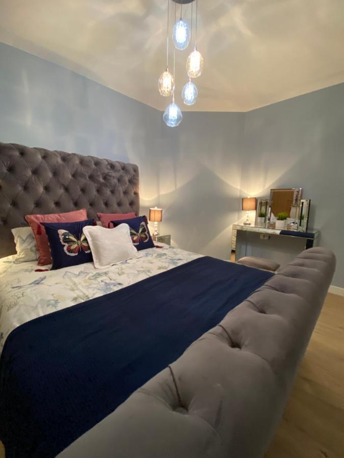 Lovely 3 Bed With Jacuzzi, Close To Airport, Driveway, Wifi Apartment Edinburgh Luaran gambar